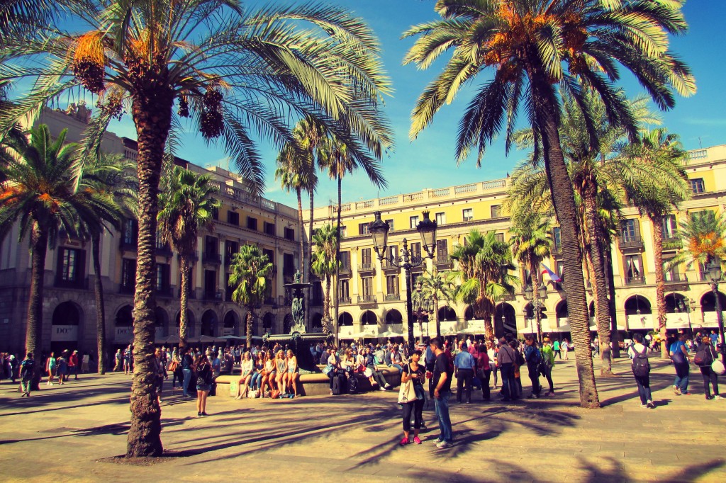Placa Reial, a dreamlike square just off Las Ramblas and packed with restaurants, bars and clubs Gothic Quarter, Barcelona.