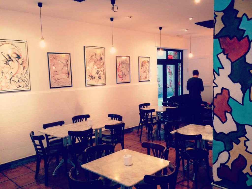 Ølgod craft beer bar Raval Barcelona - interior photo