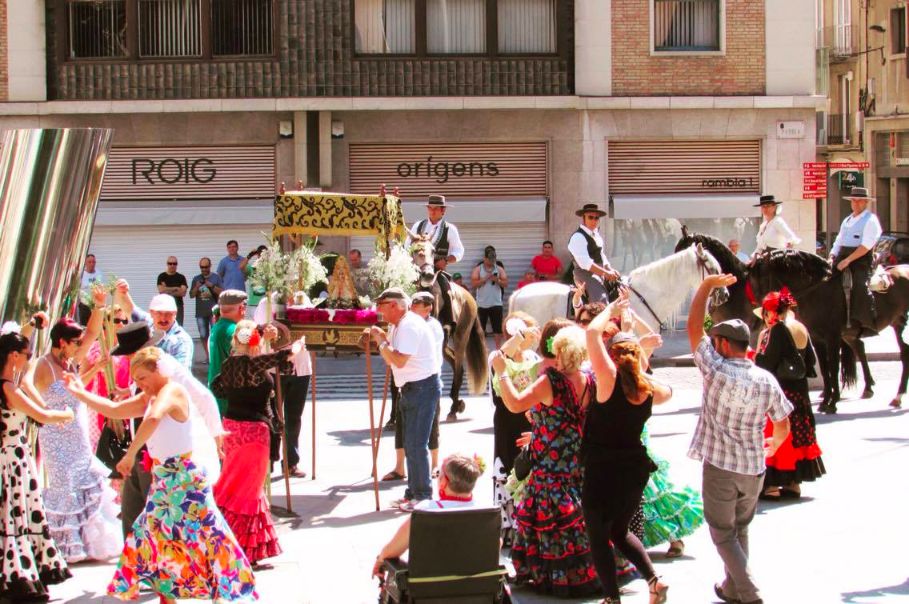 Dancing and horses in Figueres, Catalonia