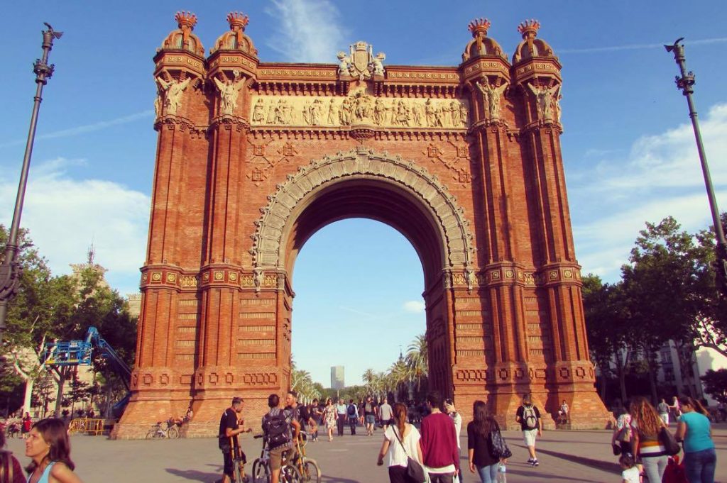 Andre explaining why we have an Arc de Triomf in Barcelona