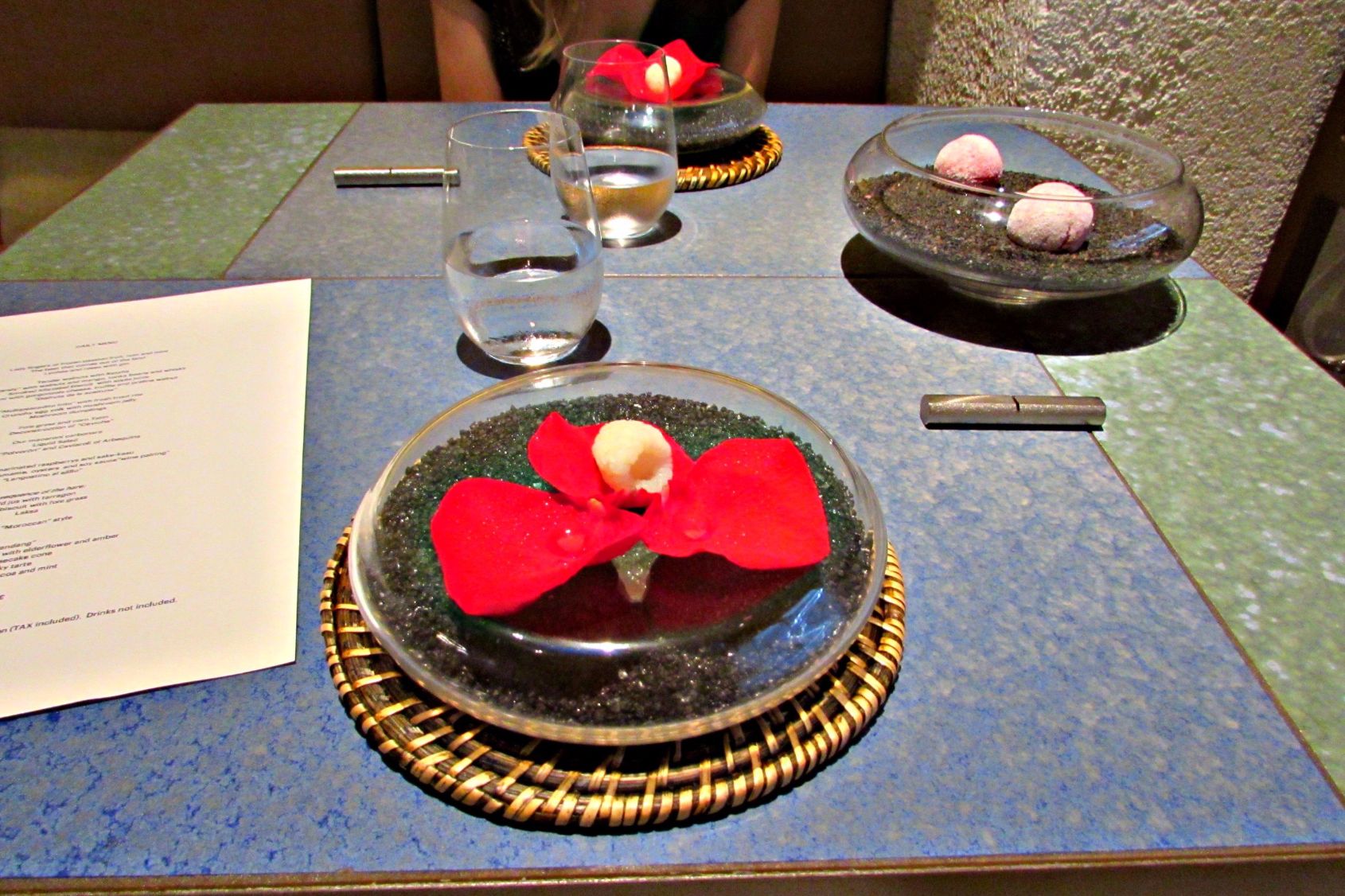 Rose petals with gin and lychee aat Disfrutar
