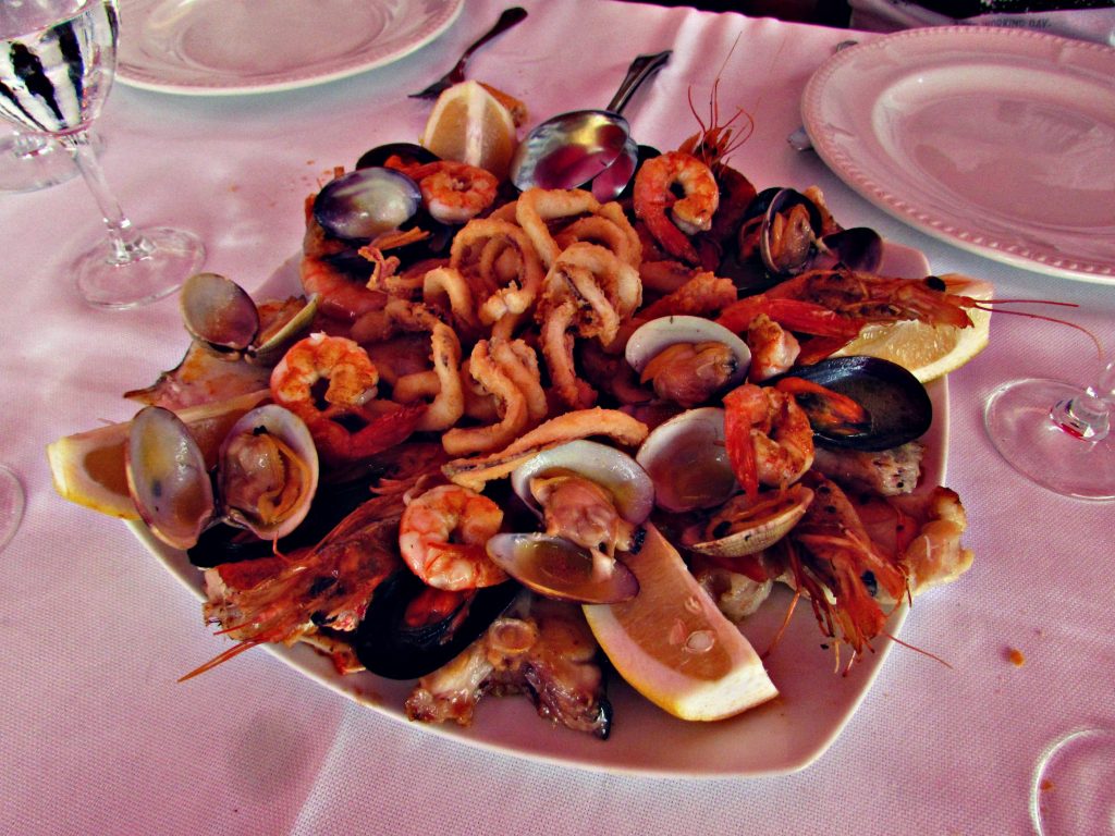 marisco-fish-and-shellfish-at-hotel-el-pescador-in-cudillero-asturias