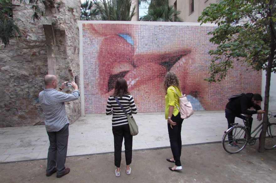 Joan Fontcuberta’s “Kiss of Freedom” mosaic in Barcelona