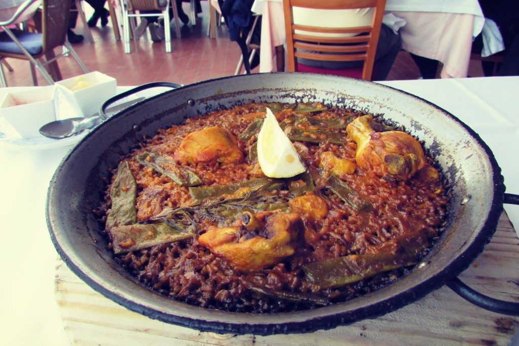 traditional-chicken-and-rabbit-paella-in-valencia