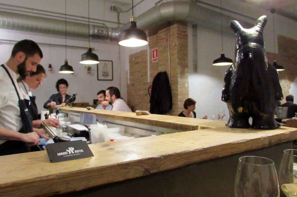 Mano Rota Bar area - Sit at the bar if you can and watch the chefs at work