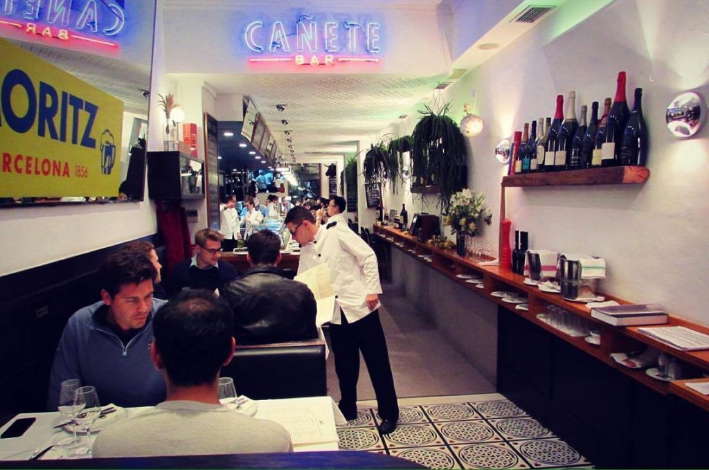 Bar Canete Entry - Classic but trendy
