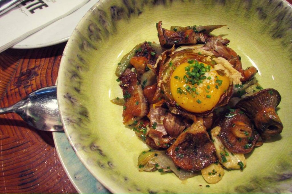 Wild muchrooms with garlic and artichokes at Bar Canete in Raval