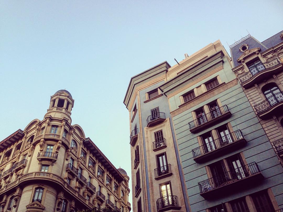 Colourful old apartment buildings in Barcelona's old town - by Ben Holbrook