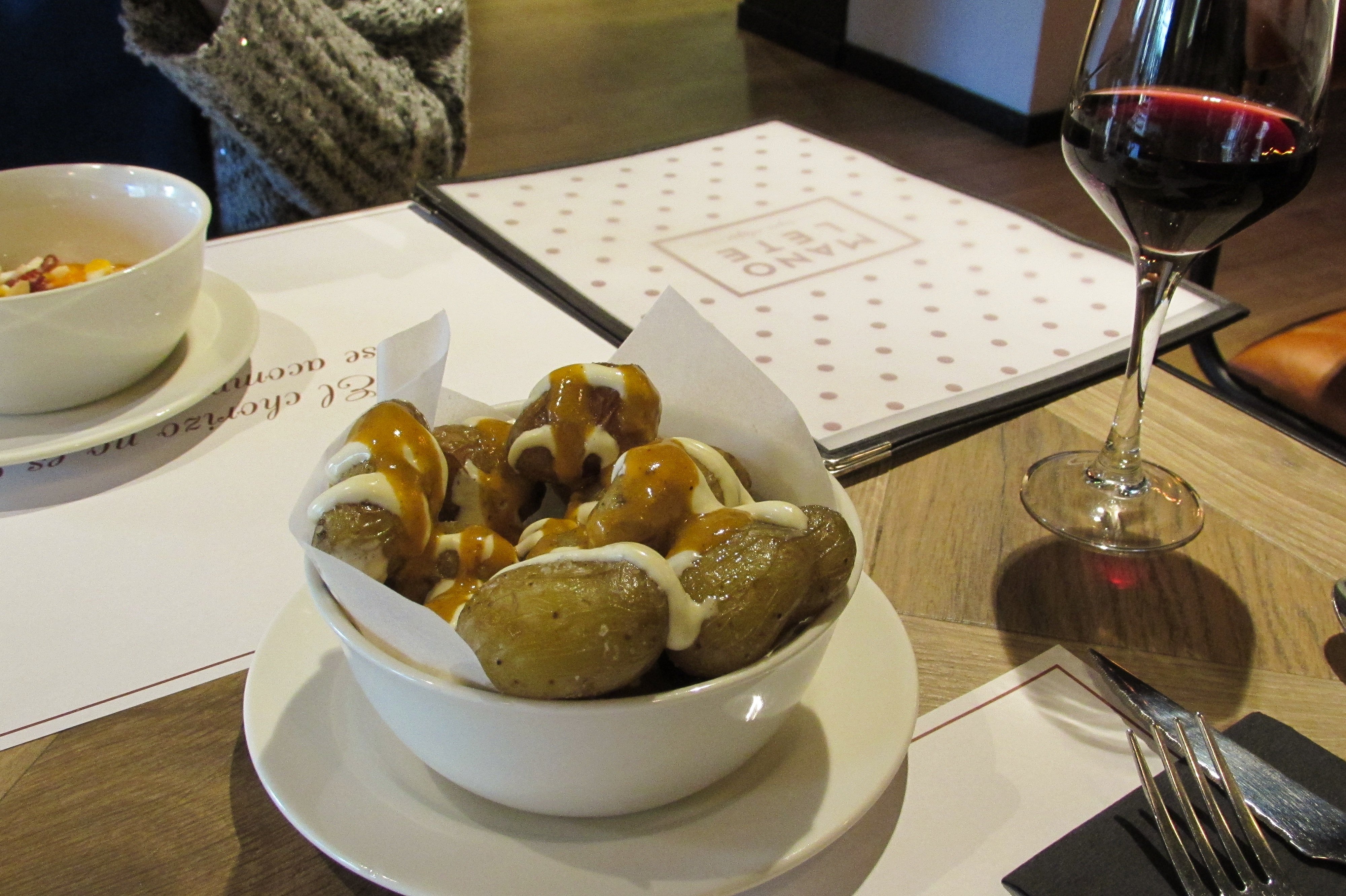 LAS BRAVAS 4.50€ FRIED POTATOES WITH SPICY SAUCE 
