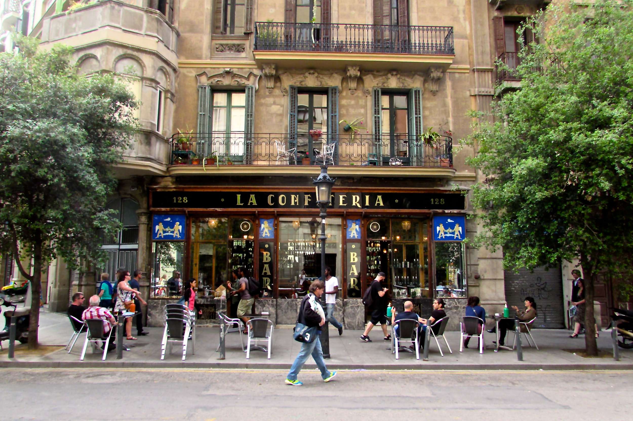 La Confiteria Paralel Barcelona (Vermouth and Gin Tonics in Sant Antoni)
