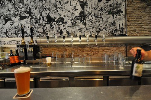 Ale and Hop Craft Beer Bar and Vegan Restaurant El Born Barcelona 