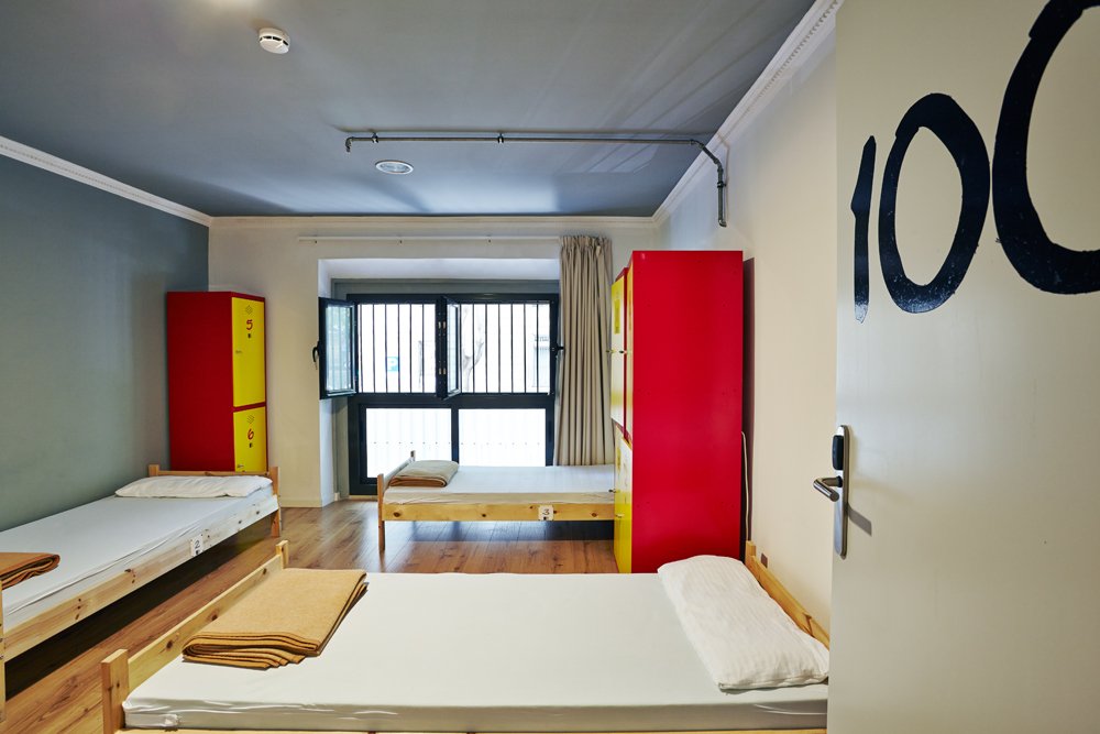 Black Swan Hostel Placa Catalunya Barcelona City Centre