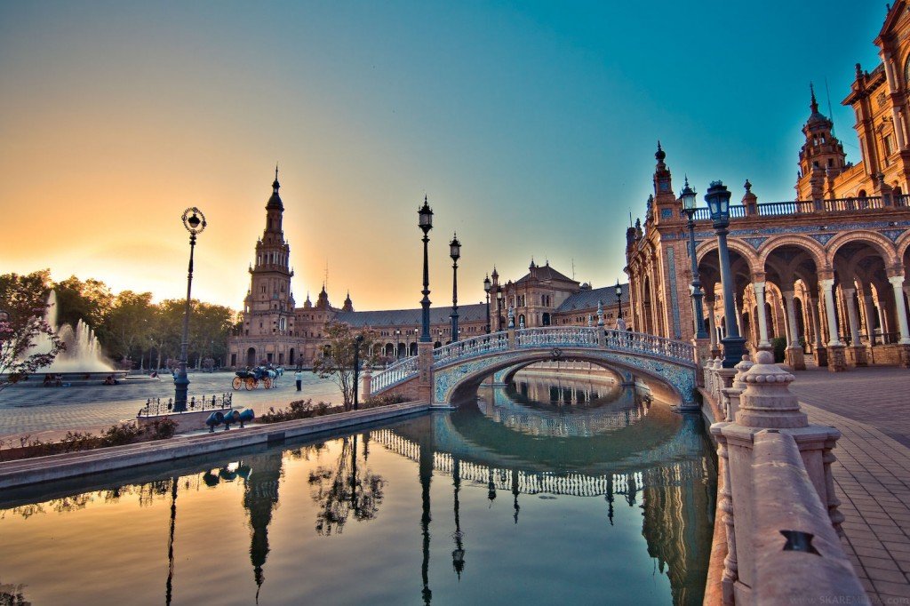 Plaza_de_Espana,_Seville,_Spain