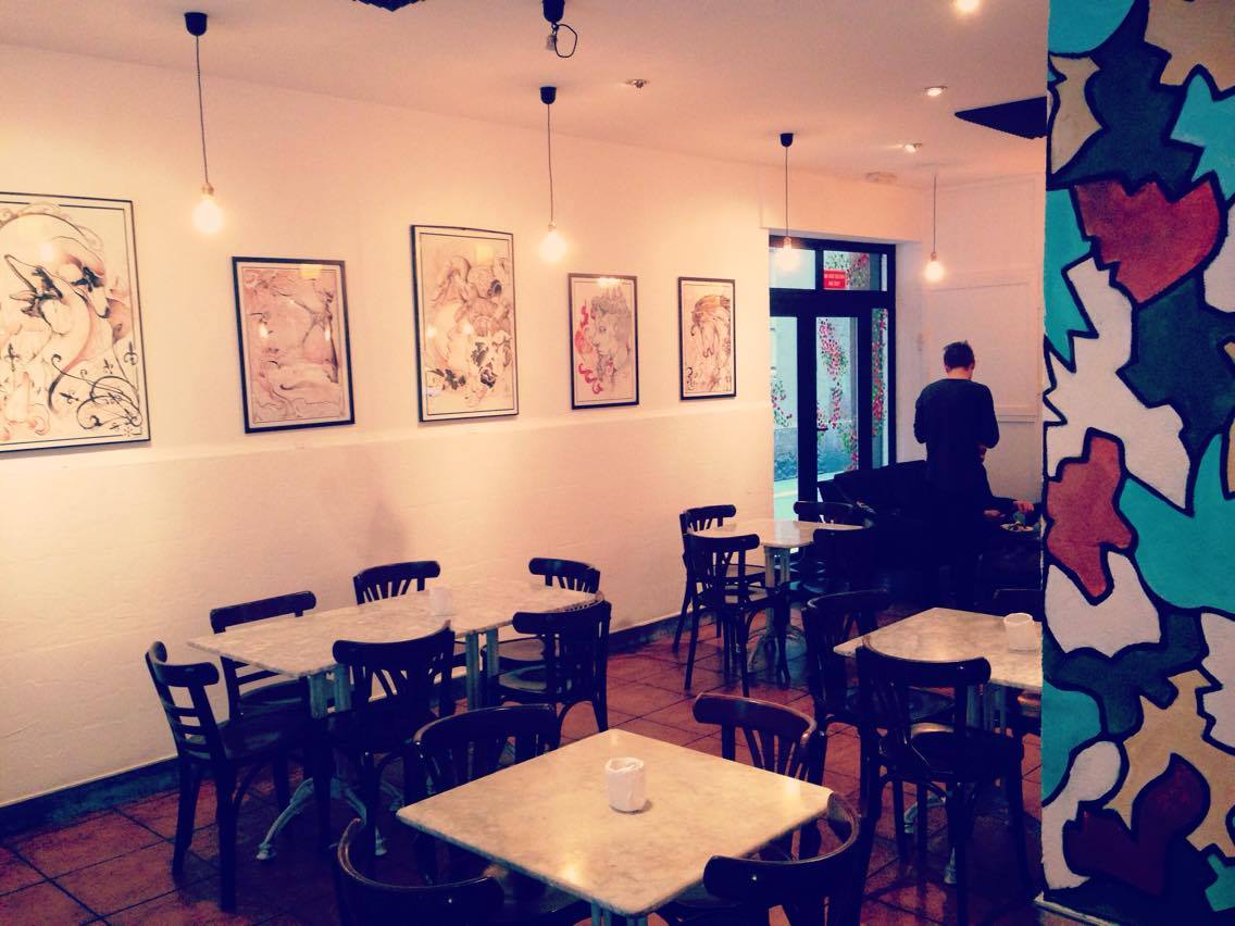 Ølgod craft beer bar Raval Barcelona - interior photo