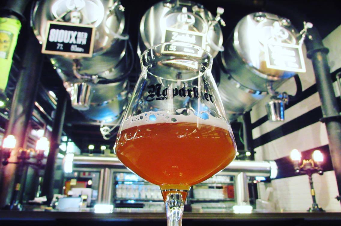 Naparbier bar Barcelona Brewpub in "Beerxample" craft beer neighbourhood