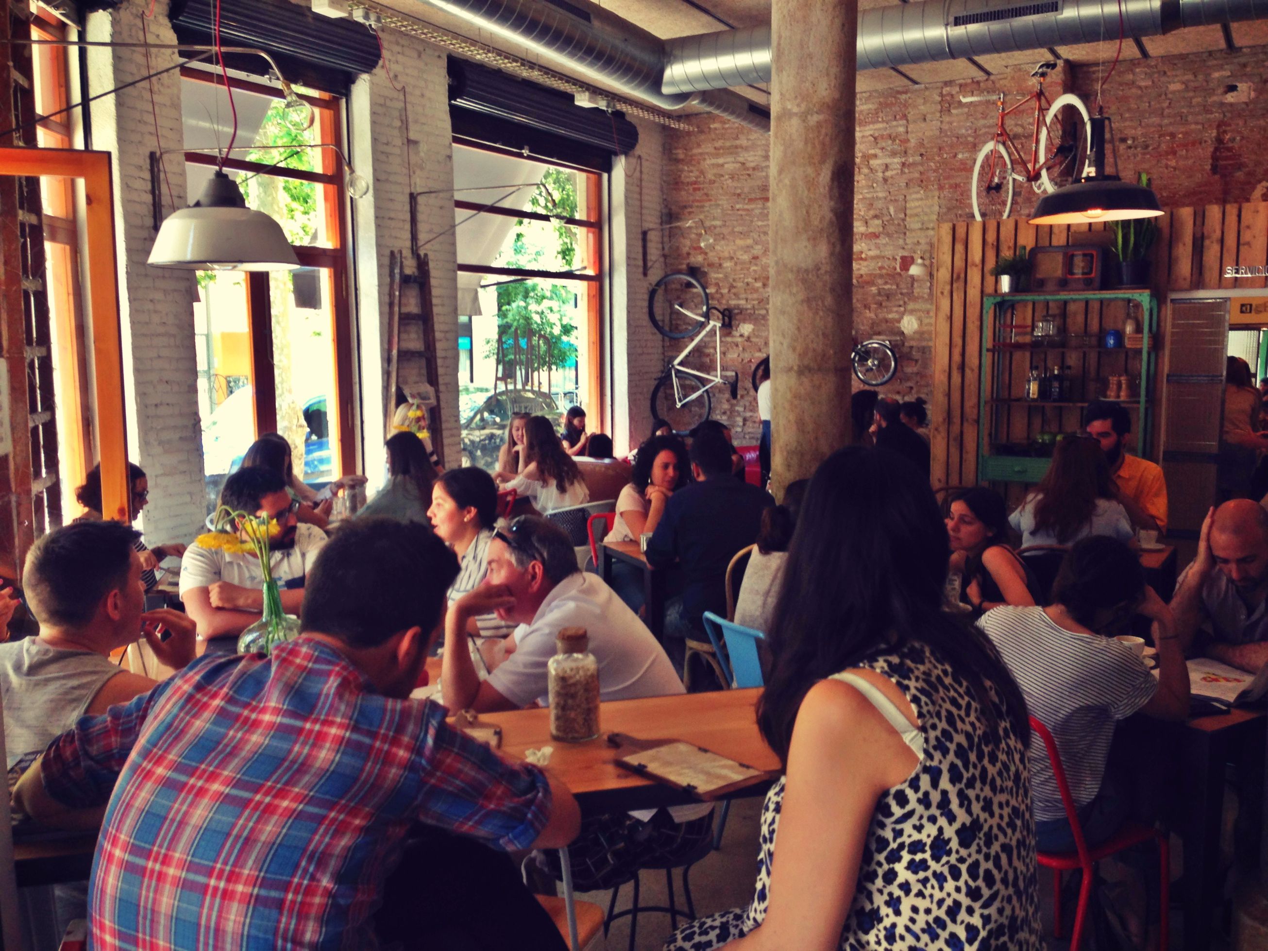 Oma Bistro and Brunch Cafe in Eixample Barcelona - Carrer del Consell de Cent, 227, 08011 Barcelona