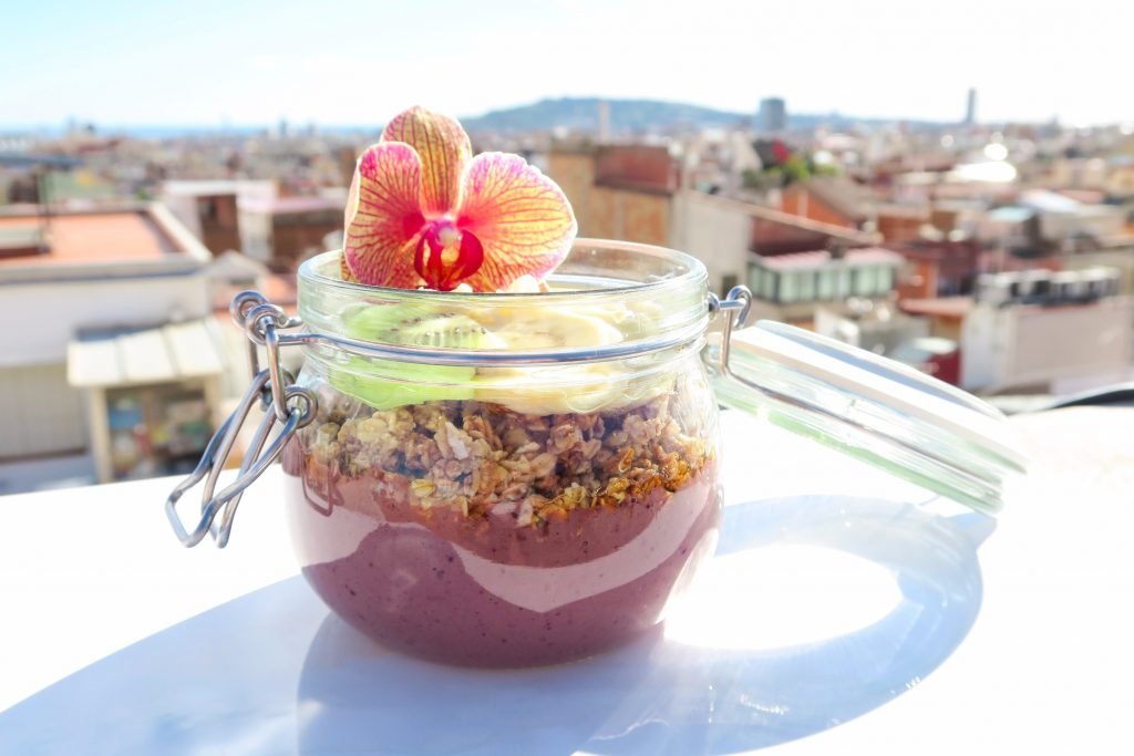 Vegan acai bowls and raw vegetable juices in Barcelona at Calizumos, Gracia, Barcelona