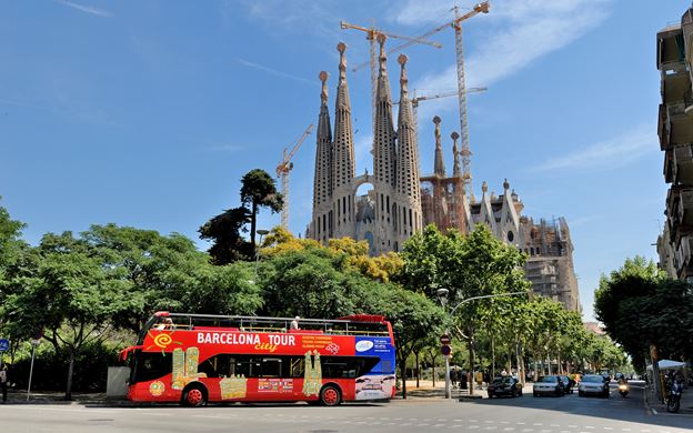 barcelona-tourist-bus-hop-on-hop-off-for-free-with-the-barcelona-city-pass-card