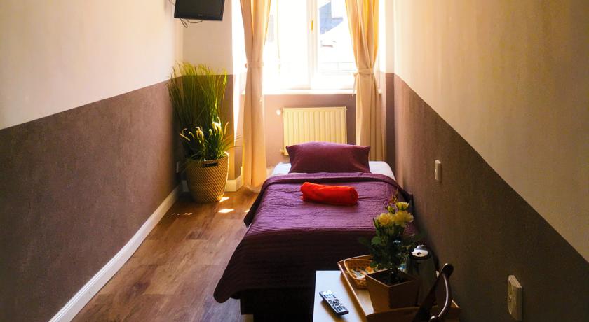 private-rooms-for-solo-travellers-in-krakow-poland