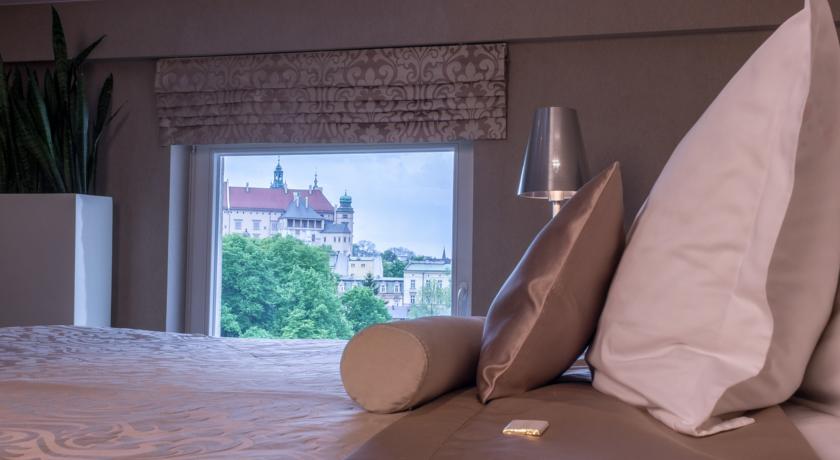 queen-boutique-hotel-krakow-with-views-of-wawel-castle