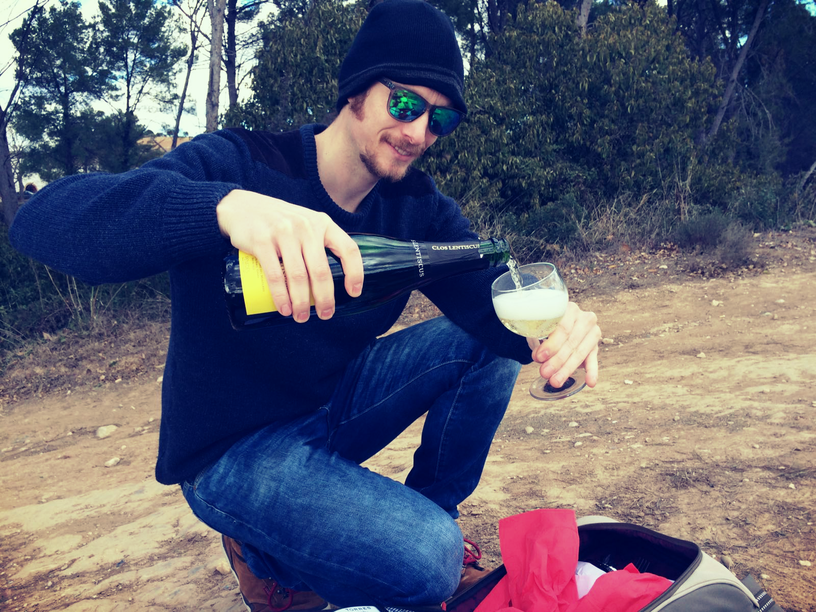 ben-holbrook-drinking-cava-in-a-vineyard-in-penedes-barcelona