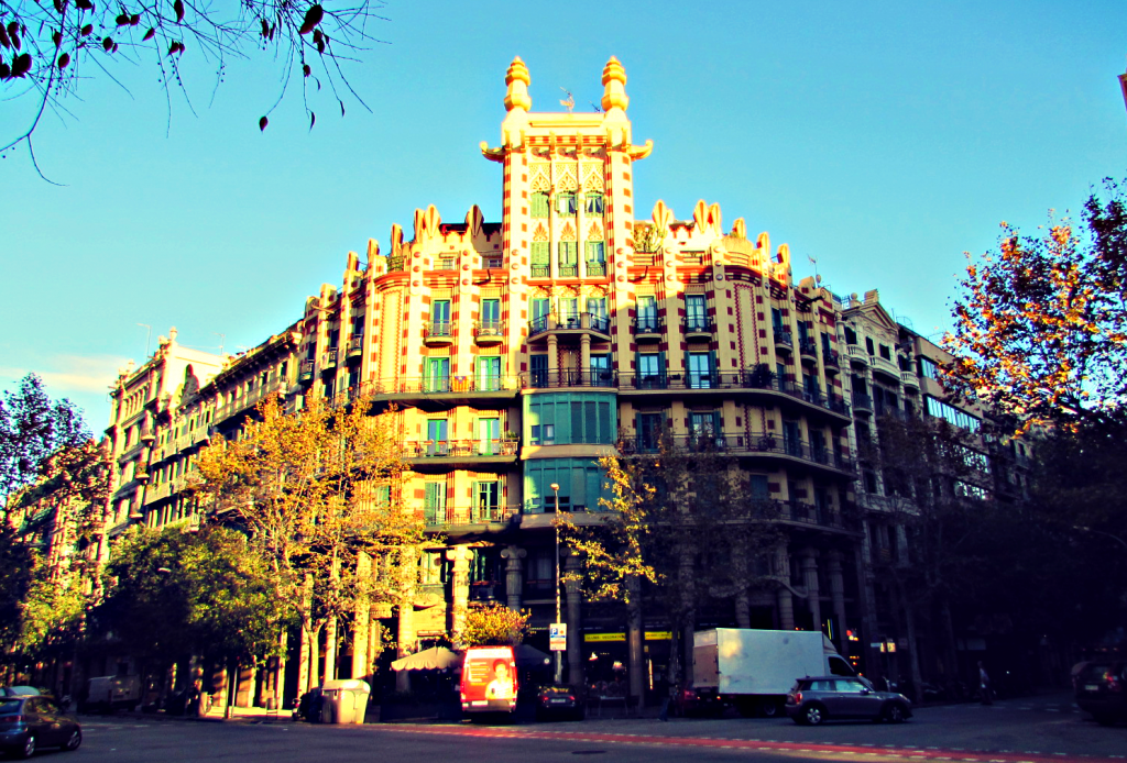 modernist-architecture-buildings-in-esquerra-de-leixample