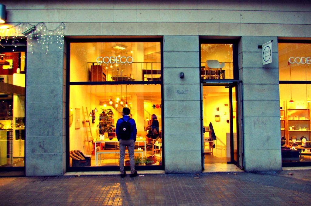shopping-on-enric-granados-in-esquerra-de-leixample