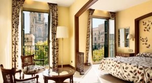 Hotel Colon Barcelona - Cathedral views and walking distance to city centre and Las Ramblas