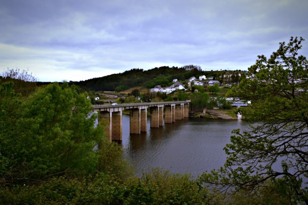 Fichier Bridge over the Miño river, Portomarín, Lugo, Spain