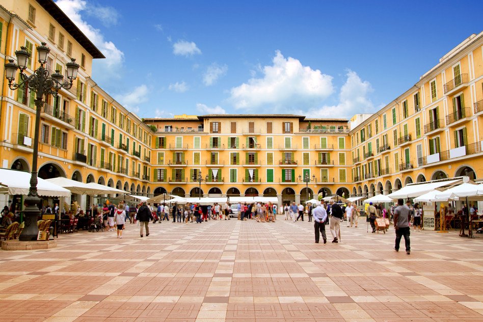 Plaza Mayor - Shopping in Palma, Mallorca