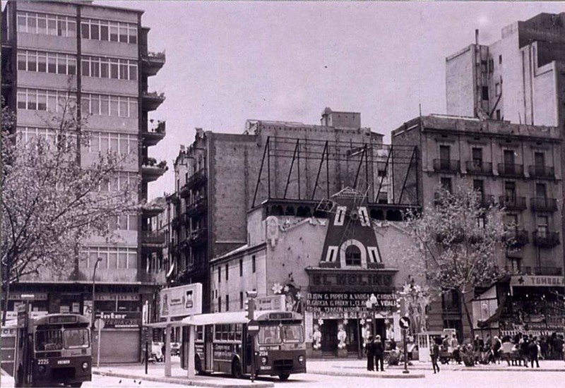 Old photo of El Molino theatre in Barcelona