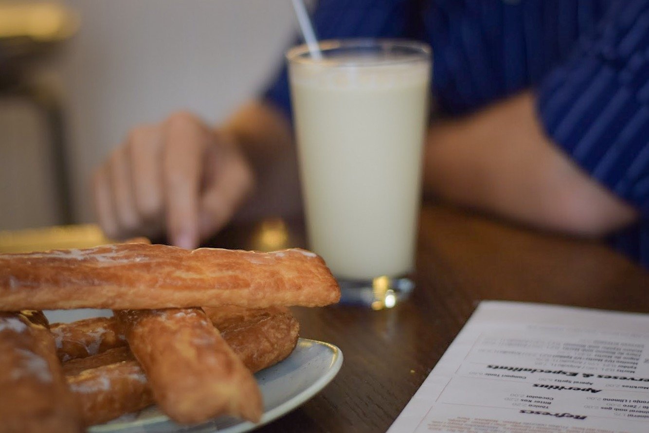 Traditional horchata and fartons in Barcelona - Barcelona Food Experiences 