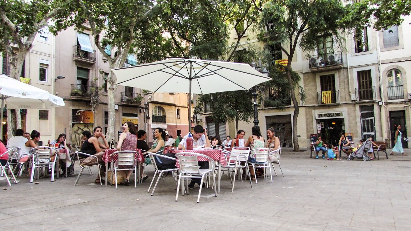 Vermut i a la Gàbia, Placa Osca, Sants, Barcelona