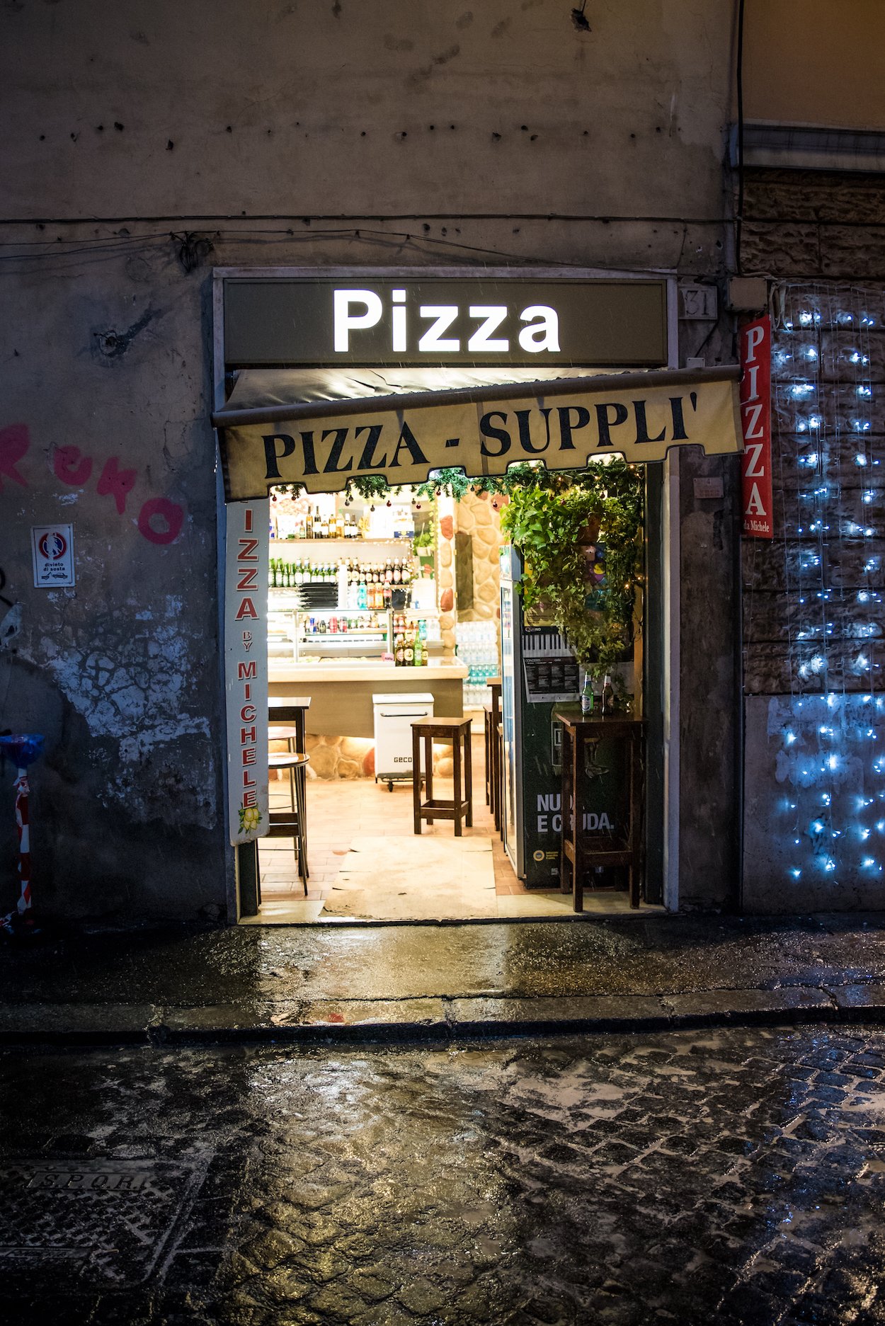 Tips for eating pizza in Rome - by Ben Holbrook.