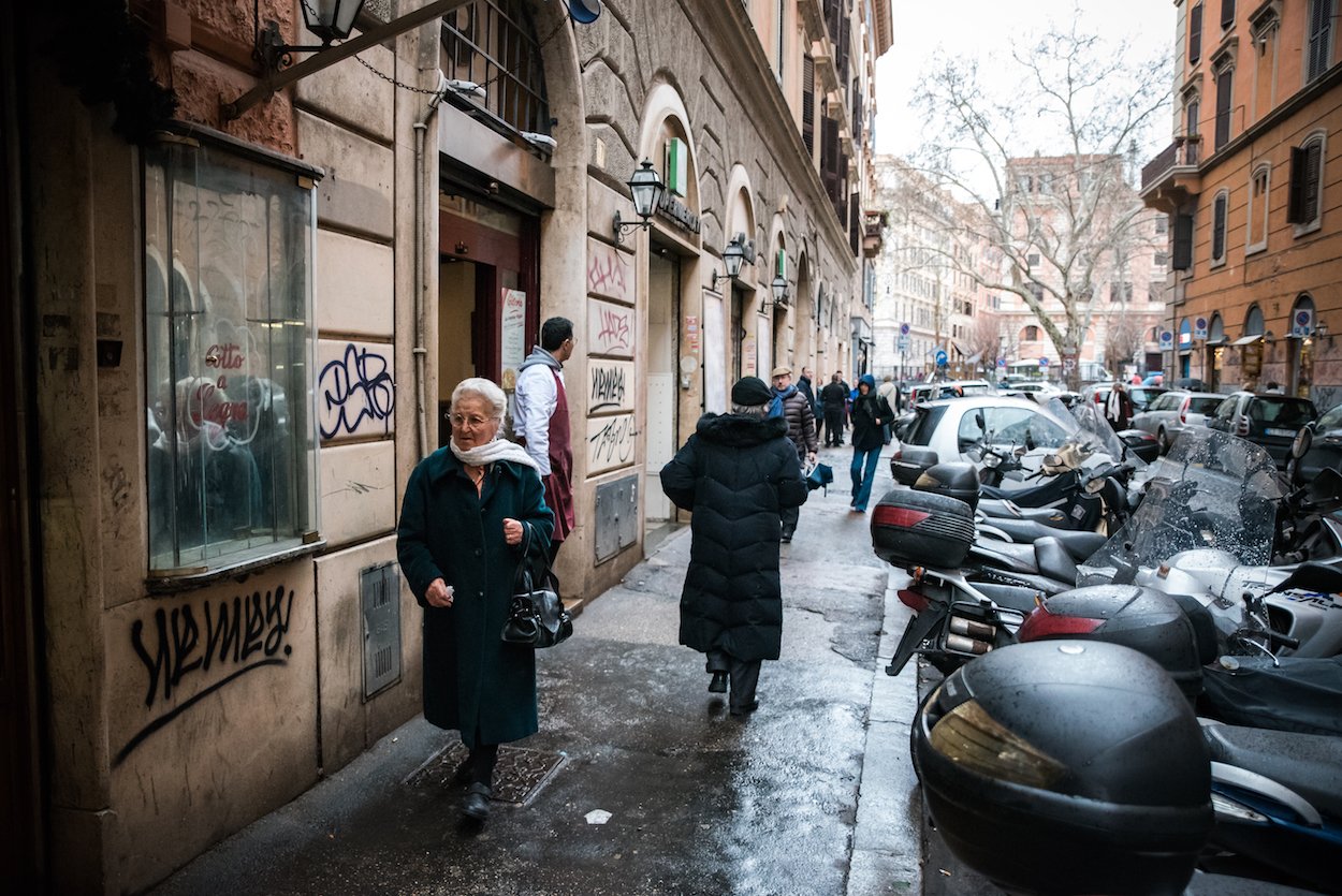 Trastevere working-class neighbourhood in, Rome - by Ben Holbrook