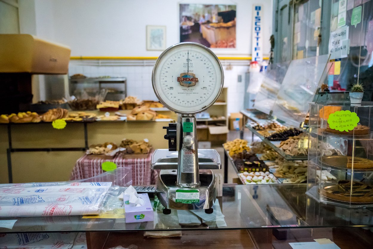 on Eating Italy's 'Trastevere for Foodies' food tour in Rome. 