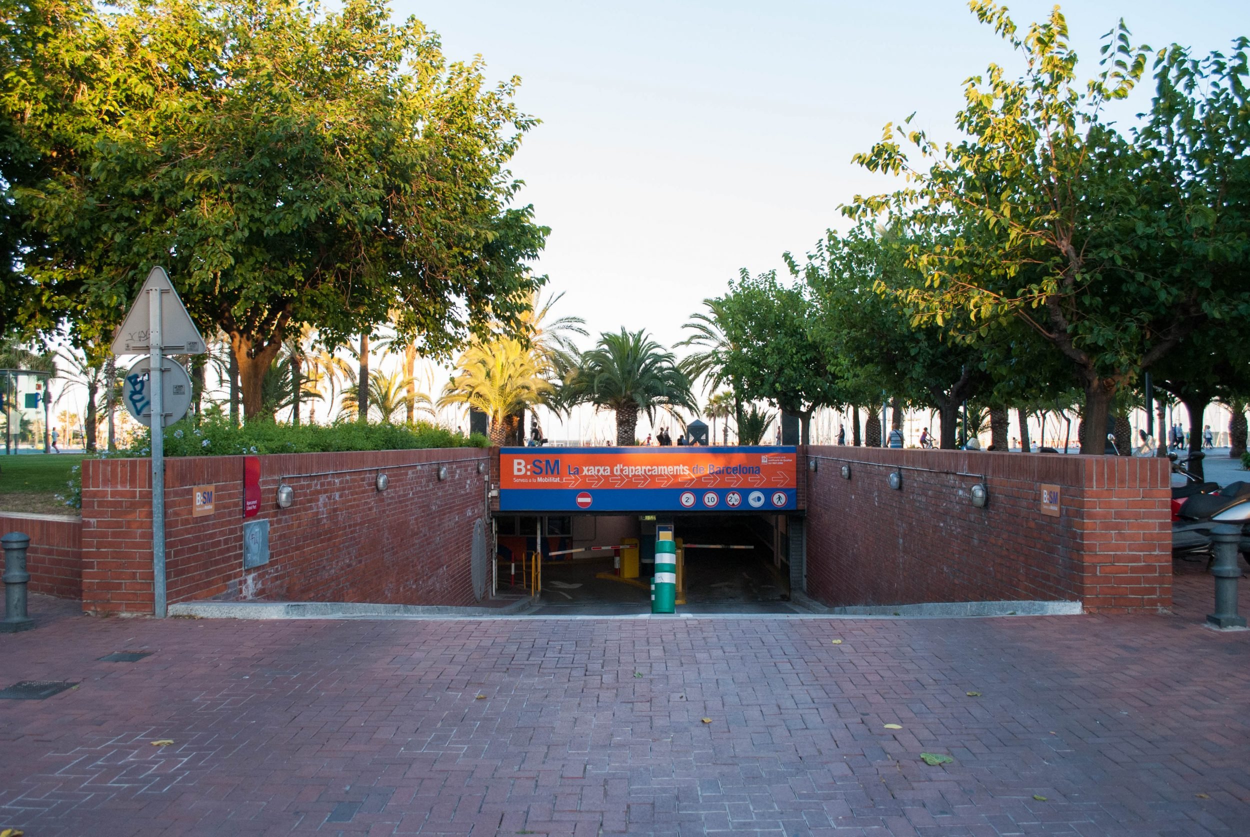 Car Parking in Barcelona - Guide