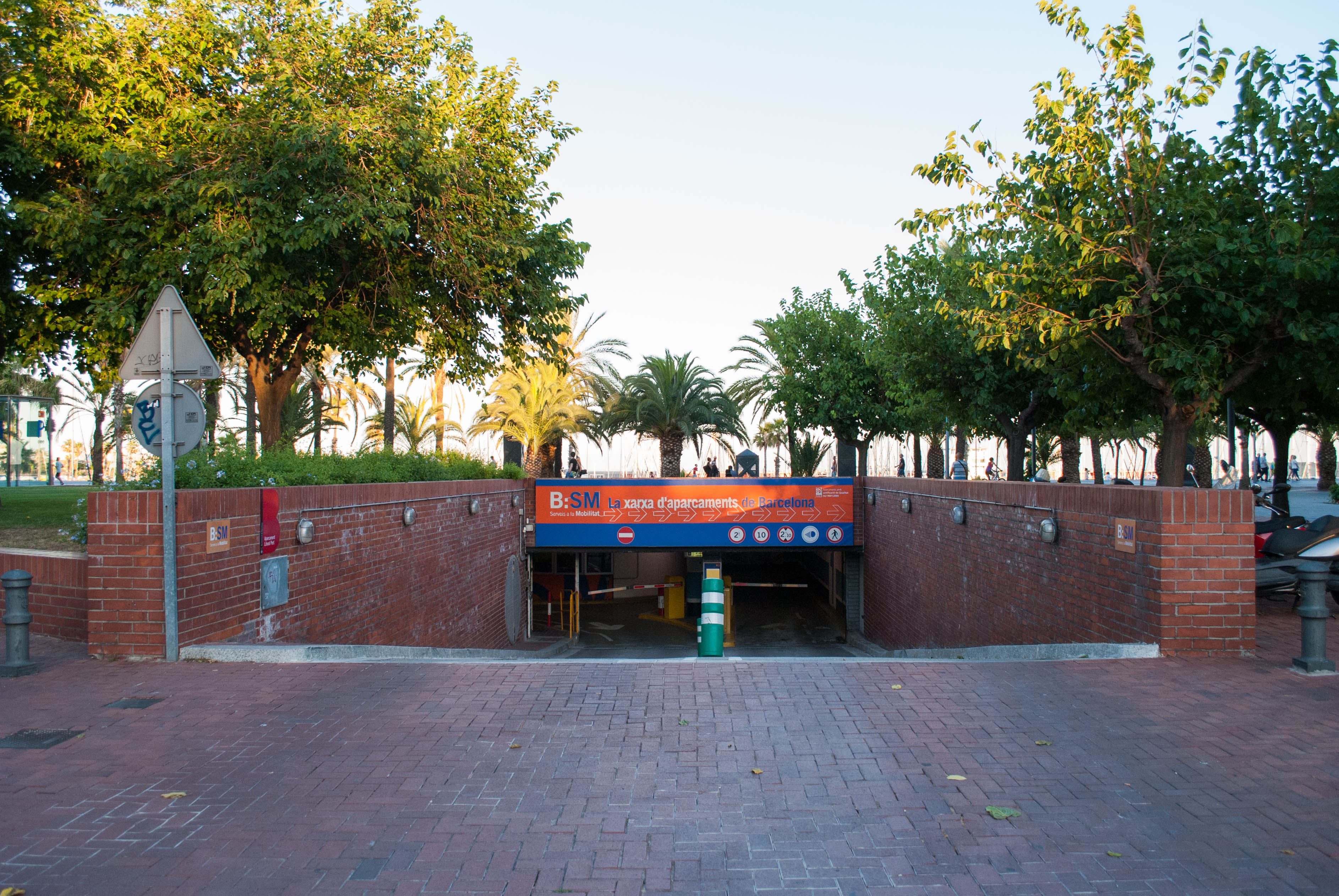 Car Parking in Barcelona - Guide