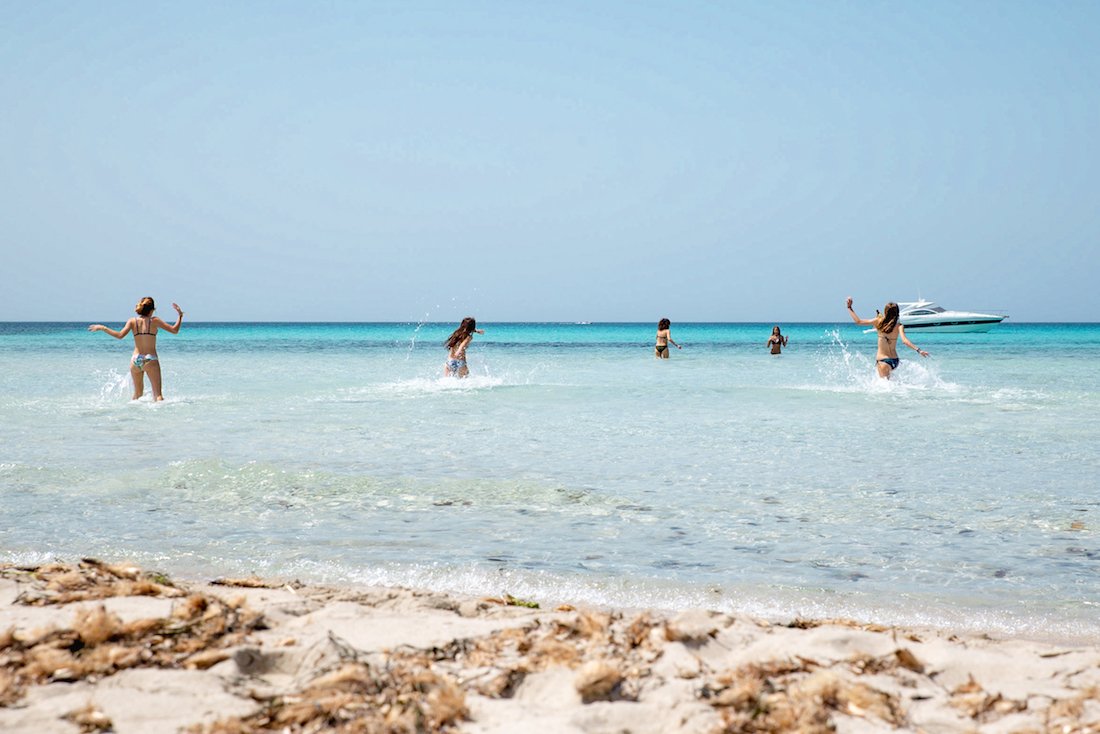 Friends flock together at Cala Saona, Formentera - Travel Guide by Ben Holbrook Friends flock together at Cala Saona, Formentera - Travel Guide by Ben Holbrook