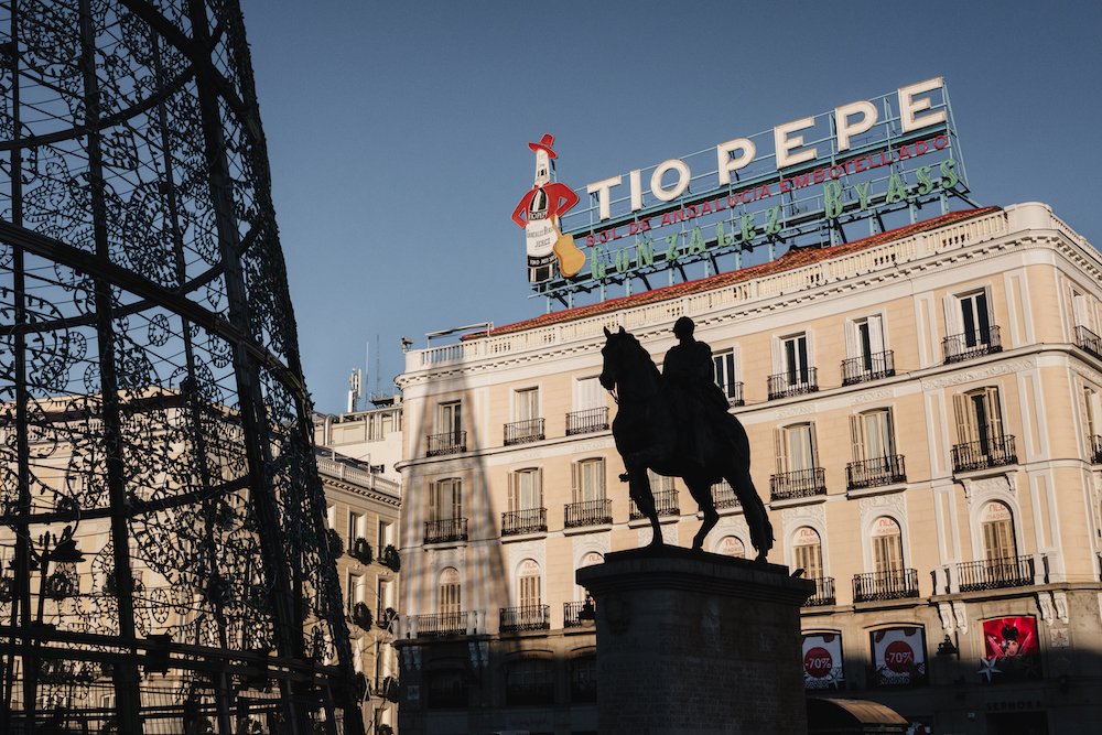 Tio Pepe Sign, Madrid Street Photography Essay - by Ben Holbrook DriftwoodJournals.com-9634