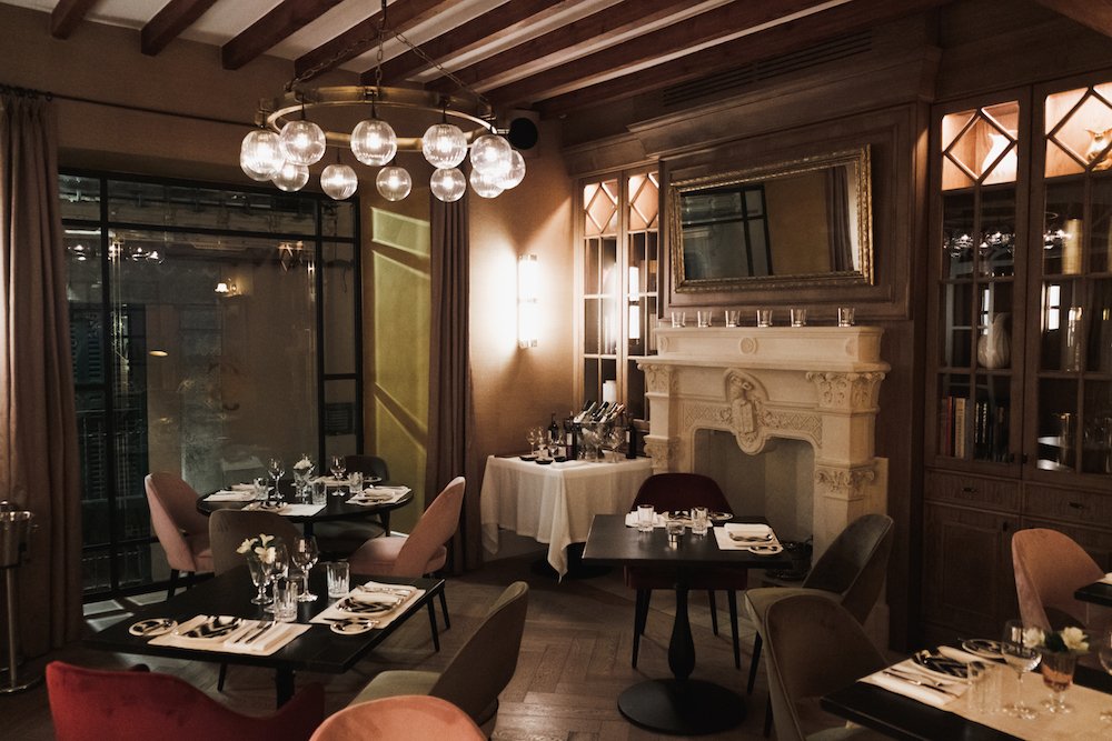 Patio de Gloria de Sant Jaume restaurant - boutique hotel in Palma Mallorca Old Town - by Ben Holbrook from Driftwoodjournals.com
