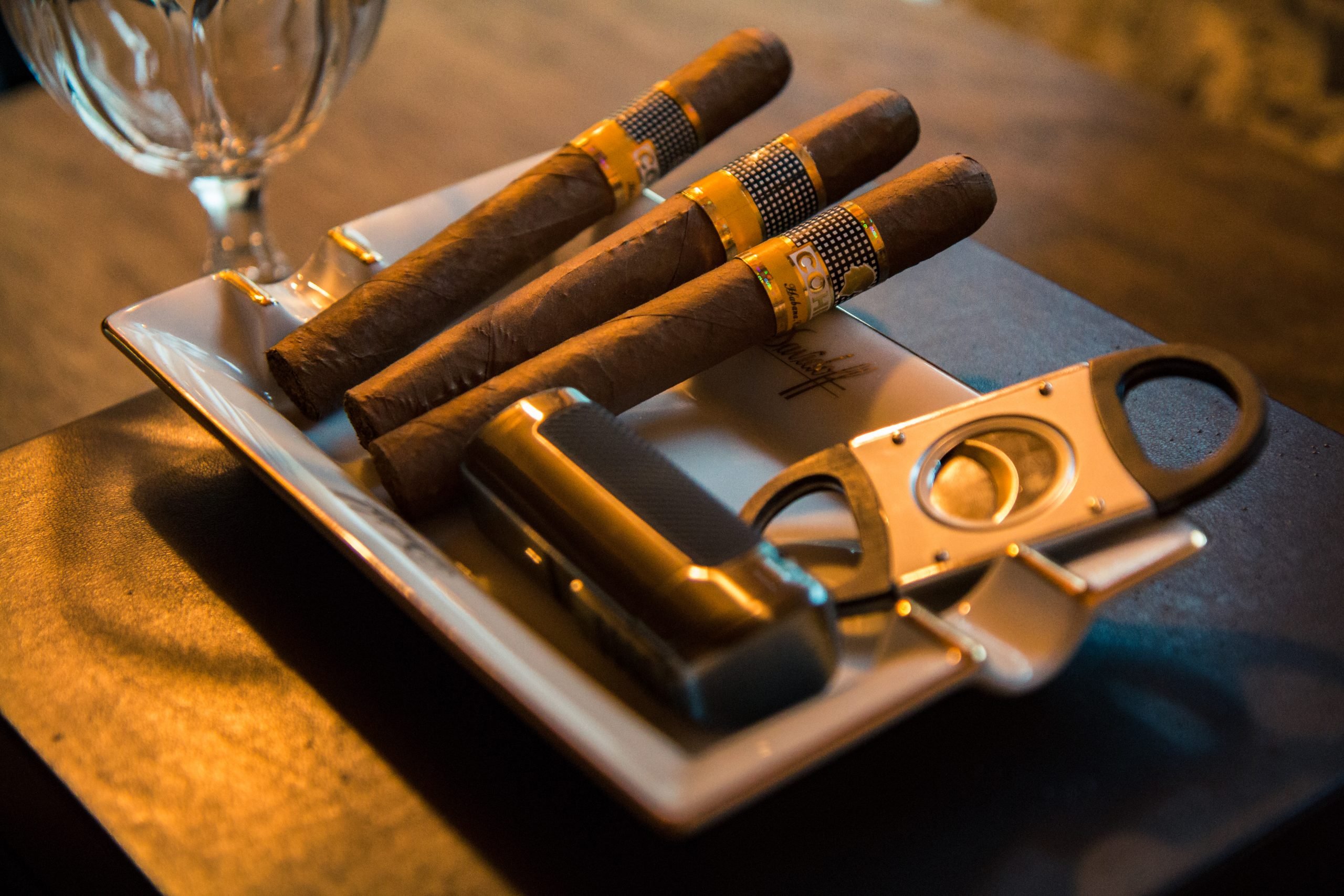 How to Keep Your Cigars Fresh While Travelling