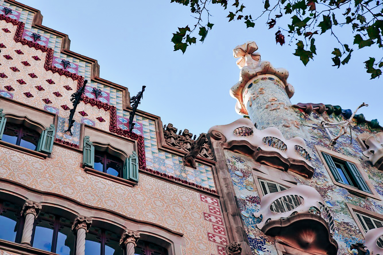Casa Batlló, Barcelona - by Ben Holbrook from Driftwood Journals