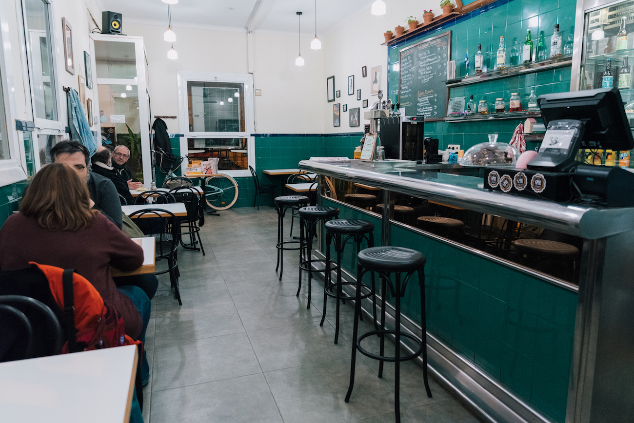 Bar de toda la vida ~ The Pie Shoppe, Gracia, Barcelona Bar de toda la vida ~ The Pie Shoppe, Gracia, Barcelona