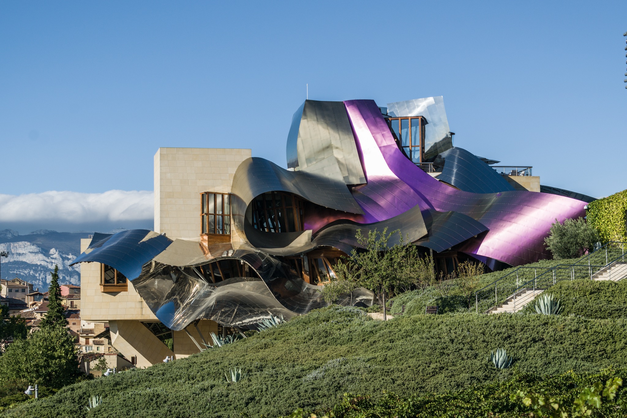 Frank Gehry's Hotel Marqués de Risca in Spain Basque Country (Rioja Alavesa) Frank Gehry's Hotel Marqués de Risca in Spain Basque Country (Rioja Alavesa)