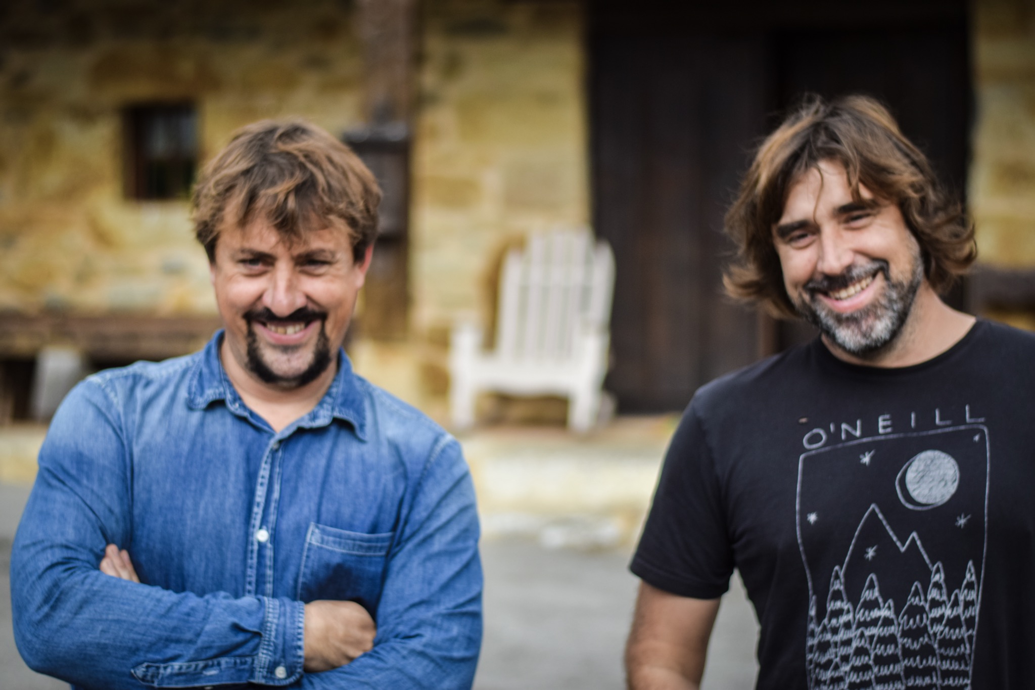 Jon and Mikel Durán – brother, wine makers and surfers. Jon and Mikel Durán – brother, wine makers and surfers.