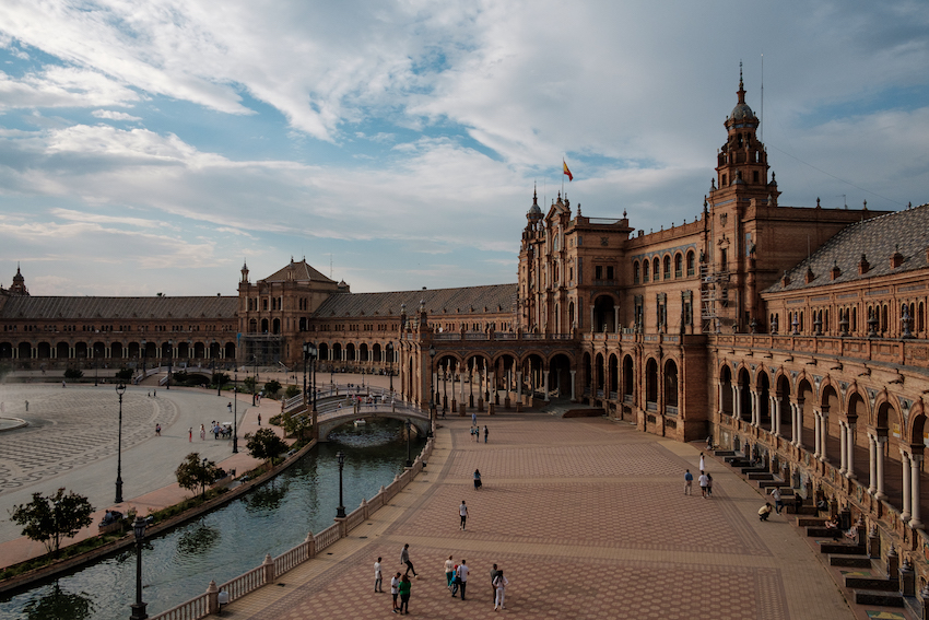 Plaza de España, Seville - by Ben Holbrook Plaza de España, Seville - by Ben Holbrook