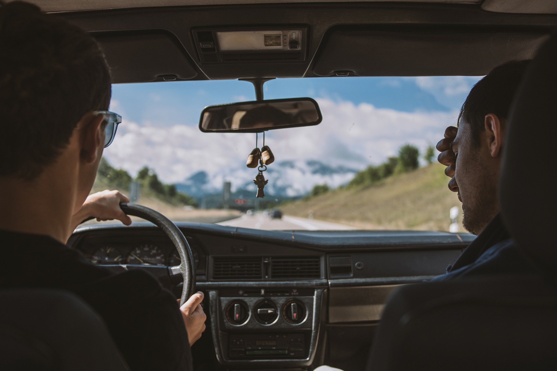 Try These 5 Things The Next Time Boredom Strikes On A Long Journey – Driftwood Journals